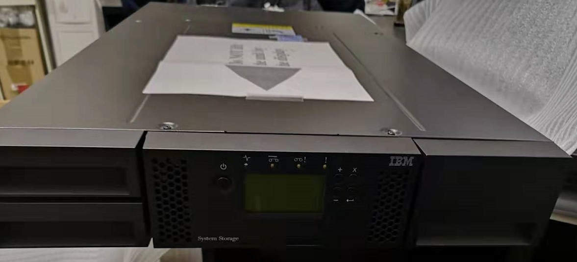 IBM TS 3100 Tape Library original packaging