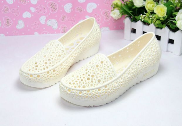 Mùa hè 2017 chim yến hoa dép nhựa dép nữ y tá màu trắng nêm có lỗ giày phụ nữ mang thai giày mẹ sandal đế cao