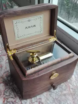 Lehmans Walnut wood 30-tone jewelry Music Box Sky City Music Box Cannon Creative Girls ' Day Gift
