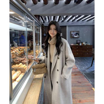 Loose and casual wool coat