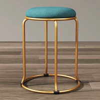 Золотые ноги голубое белье