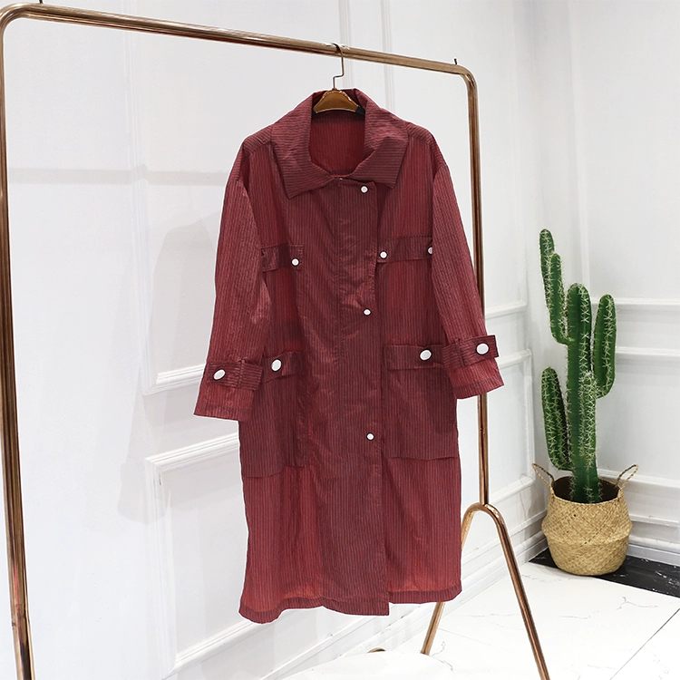 Xia áo mới 2019 thương hiệu mùa thu giảm giá nữ 931496 ve áo màu rắn sọc gió tính khí - Trench Coat