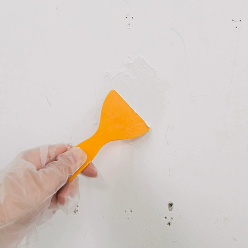 Ремонт белая стена добавка стены стена трещины