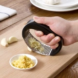 居家家 Прикрепите чесночный артефакт, чтобы потянуть чеснок, чеснок, чеснок, чеснок, чесночная дробилка вручную ударил по чесноку