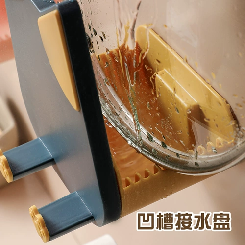 Домашняя кошка ушной горшок с покрытой мебель