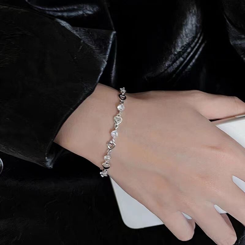 Love Bracelet Female Niche Design Simple ins High-End Stylish Accessible Luxury Student Bestie Jewelry Elegant Heart-Shaped