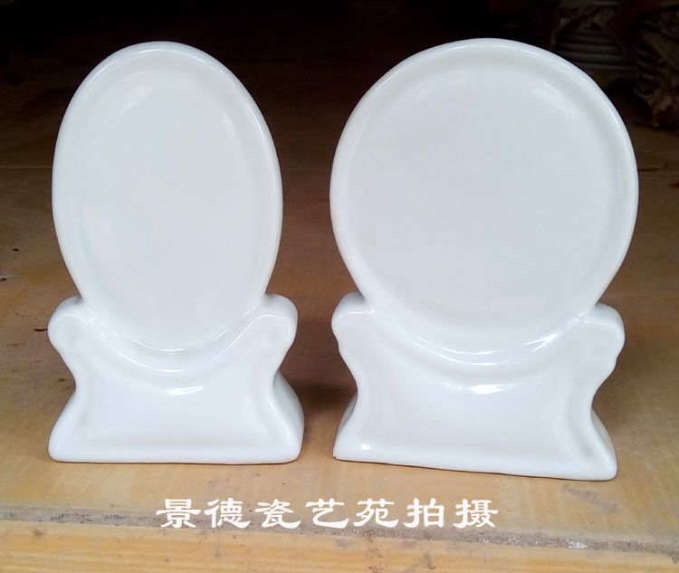 The double-sided white glazed porcelain base has a perfect circle and oval shape, and both sides can be used for high-temperature graphics and images, and can be placed on the desktop counter at will.