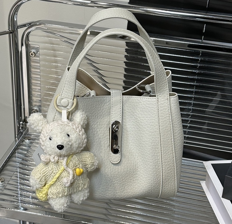 2026 New Fashionable Versatile Shoulder Bag Large Capacity Handbag Lychee Pattern Underarm Bag Crossbody Bag Market Basket Bag