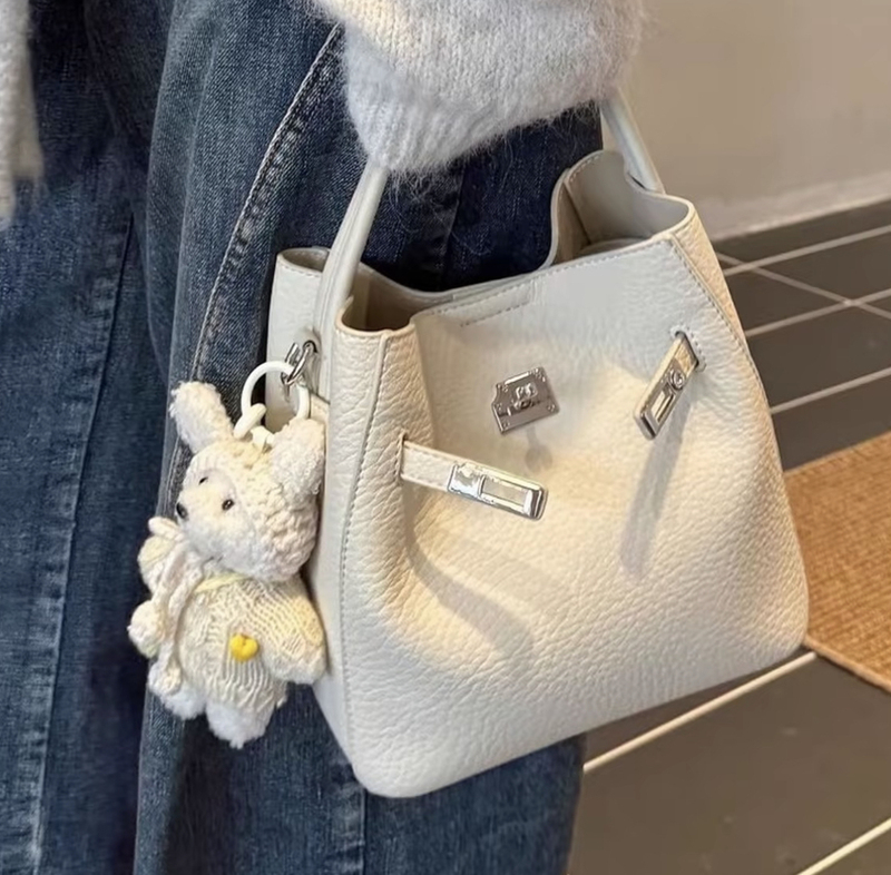 2026 New Fashionable Versatile Shoulder Bag, High-End Handbag, Lychee Pattern Underarm Bag, Crossbody Bag, Bucket Bag for Women 2026 New Fashionable Versatile Shoulder Bag, High-End Handbag, Lychee Pattern Underarm Bag, Crossbody Bag, Bucket Bag for Women