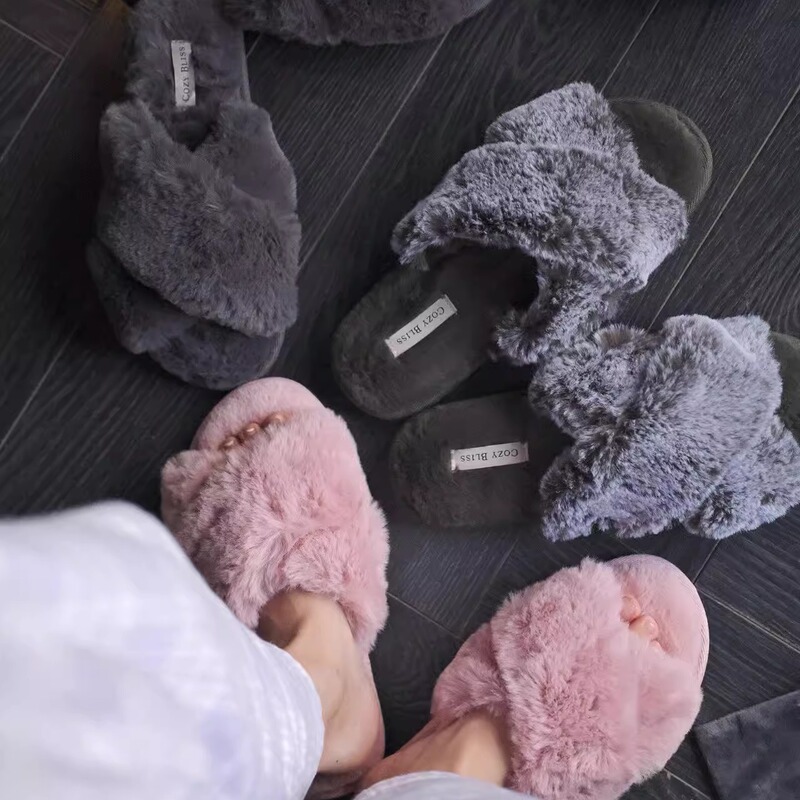 677 Exclusive Export Cozy Bliss High-Quality Faux Rabbit Fur Slippers, Fluffy and Smooth Texture, Extremely Good