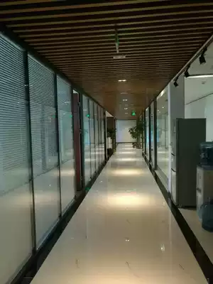 Direct selling Kunshan factory office aluminum alloy high partition double tempered glass ribbon shutter compartment package measurement