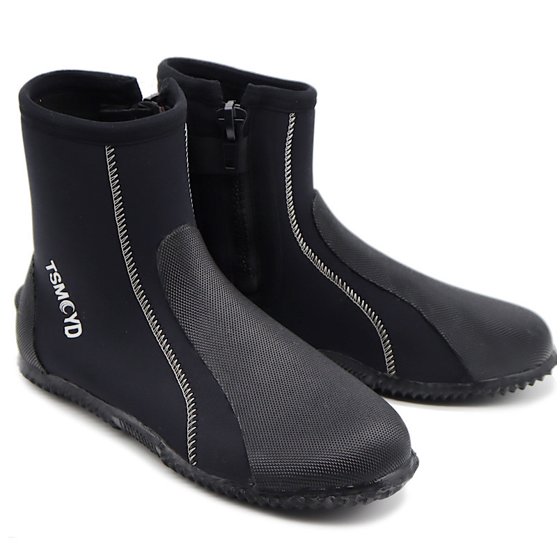 New diving shoes 5MM Winter Spurs warm and comfortable fit for outdoor beach snorkeling footwebbing equipped diving boots