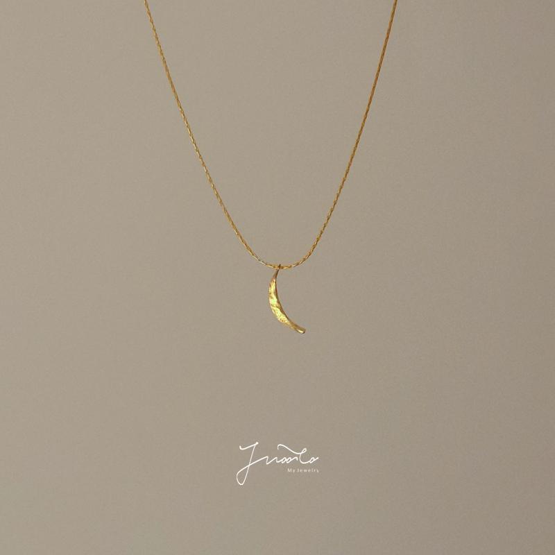 The Moon Is Like Hook/Original Design Handmade Necklace American 14K Gold-Infused Simple Elegant Necklace Female Moon Element Lucky