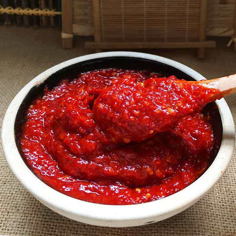 Chili sauce puree with a mix of rice sauce, Korean style chili sauce, sauce with a sauce, and a pasta sauce with a pasta sauce.