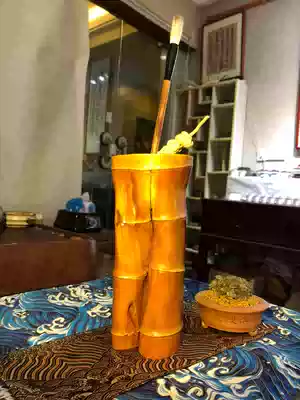 The alien natural bamboo pen holder flower insert has a taste of playing for two years and has changed color