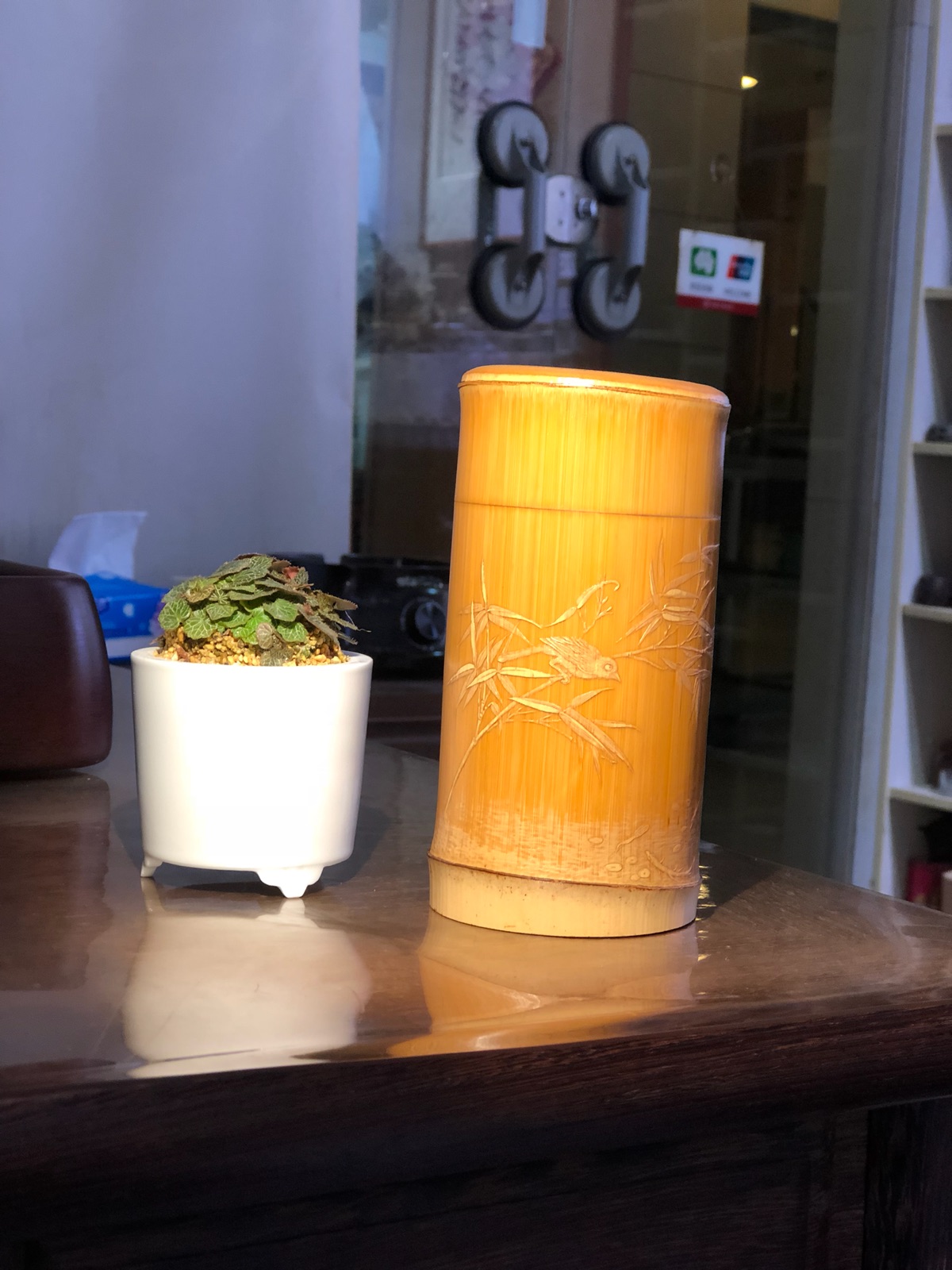 The tea pot of Yuzhu's green tea is 14 6 in height and 7 7 in diameter. It has been waxy yellow.