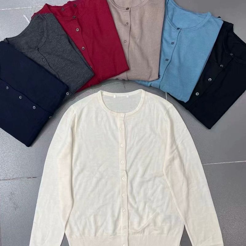 Cardigan Style, High-Quality, Cut Label, Merino Wool, Thin Knit Sweater, Close-Fitting, Non-Binding, with Drape, Soft, Available in Large Sizes