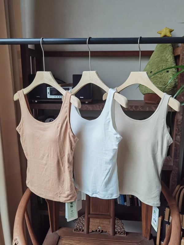 2026 New Model Women's Outerwear Vest Made of Cotton and Linen with Wide Shoulder Straps, Fixed Chest Pads, and Integrated Cups with Inner Straps