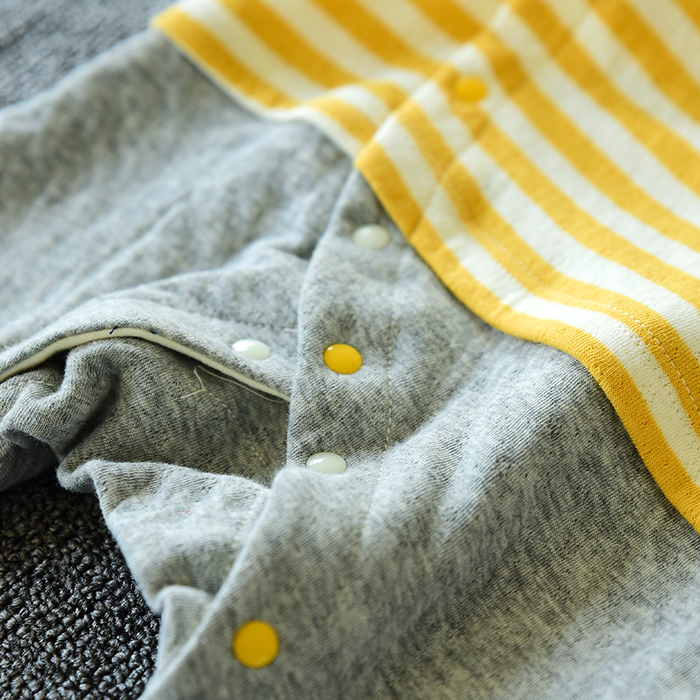 Trẻ sơ sinh và trẻ em thoáng khí pinhole cotton romper bé ngắn tay jumpsuit habercoat còng khóa mùa hè ăn mặc
