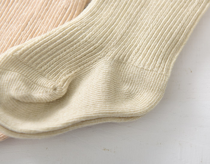 Hai đôi vớ cotton màu không có chỉ khâu xương tất chống trơn cho bé