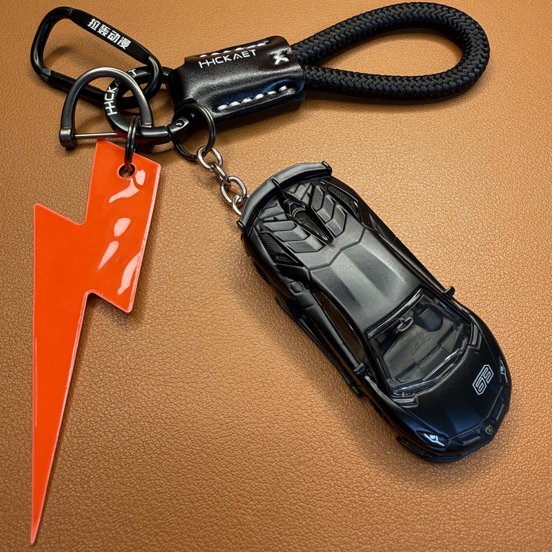 Authentic Alloy Lamborghini Personalized Supercar Reflective Lightning Keychain Bag Pendant High-End Car Gift for Men and Women