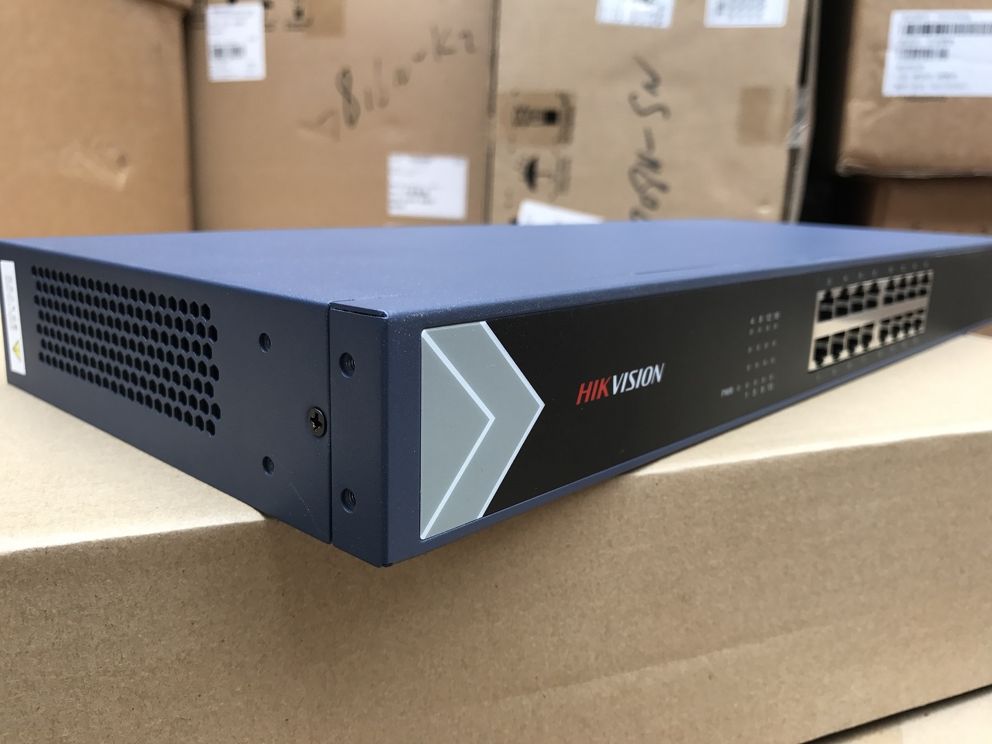 Original Haikang DS-3E0516-E 16-port Gigabit unmanaged switch (rack type)