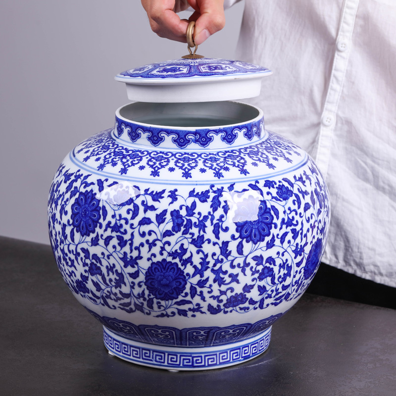 Jingdezhen ceramic large in blue and white porcelain tea pot of pu 'er tea packaging household ceramics storage tank