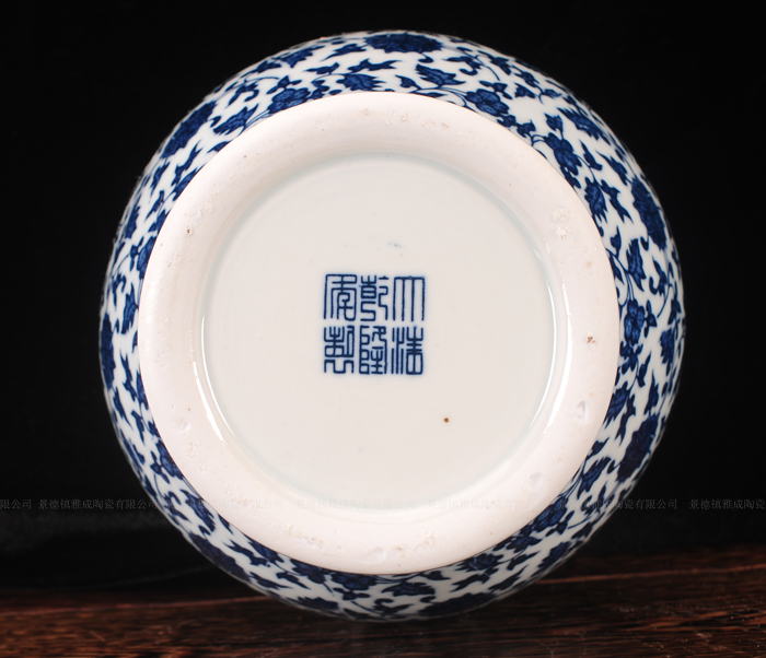 Jingdezhen ceramic ware antique blue and white TV ark, general tank storage tank handicraft furnishing articles furnishing articles vase