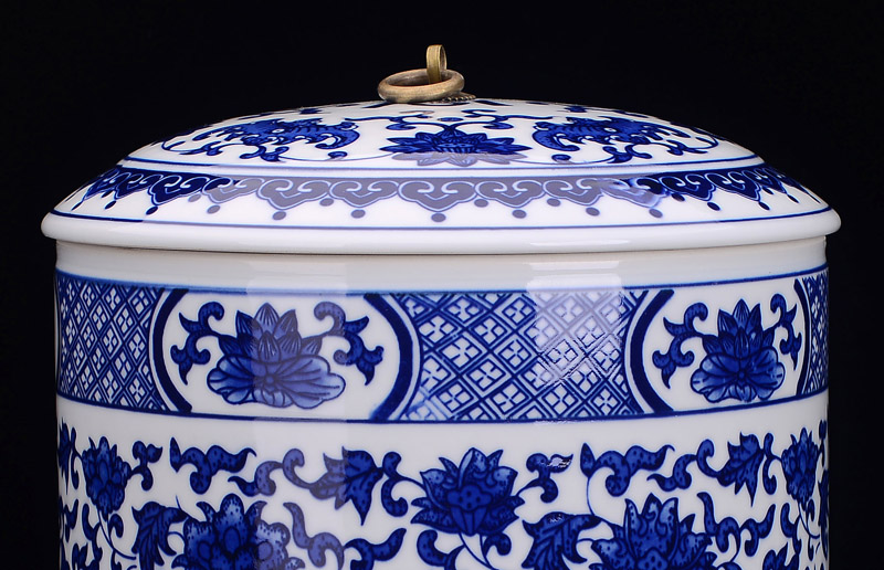 Jingdezhen ceramic tea pot large pu - erh tea store receives the manual sealing pot tea cake tea tea room decoration