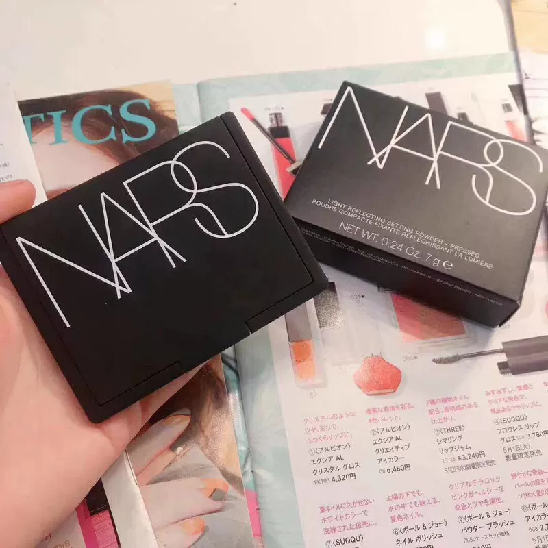 Hàn Quốc chính hãng Nars Nass nude nhẹ mật ong bột bột lỏng bột trang điểm kiểm soát dầu giữ dầu trang điểm mờ với bột phồng kiểm soát dầu - Bột nén