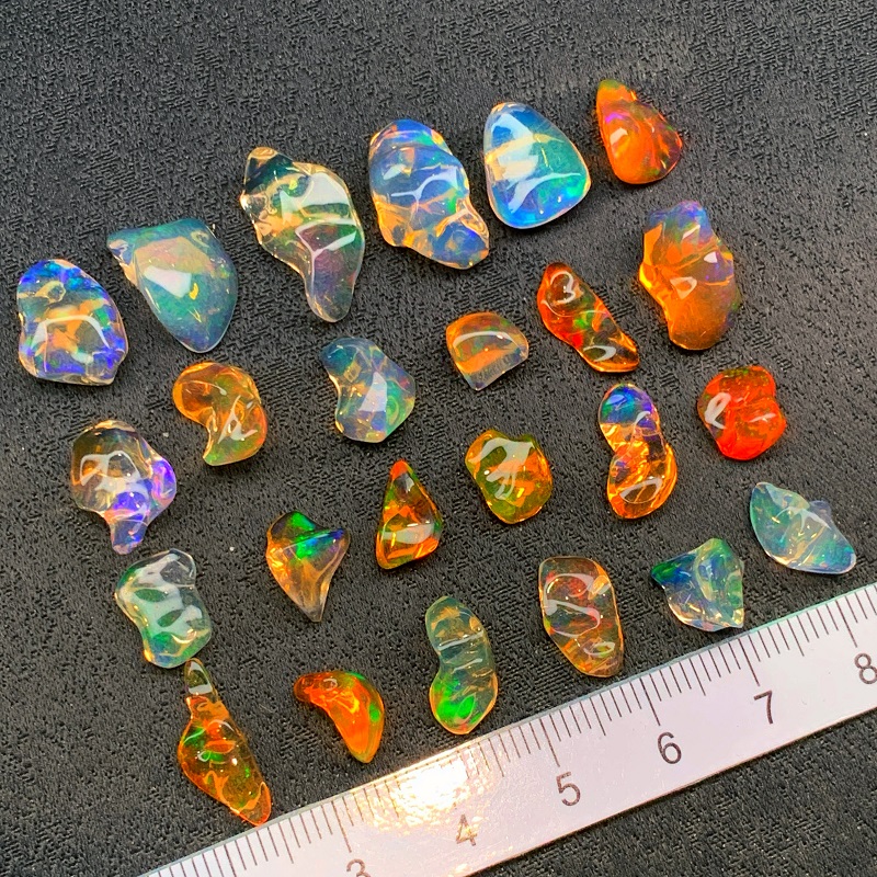 墨西哥火欧泊:大自然赋予珠宝的独特梦境