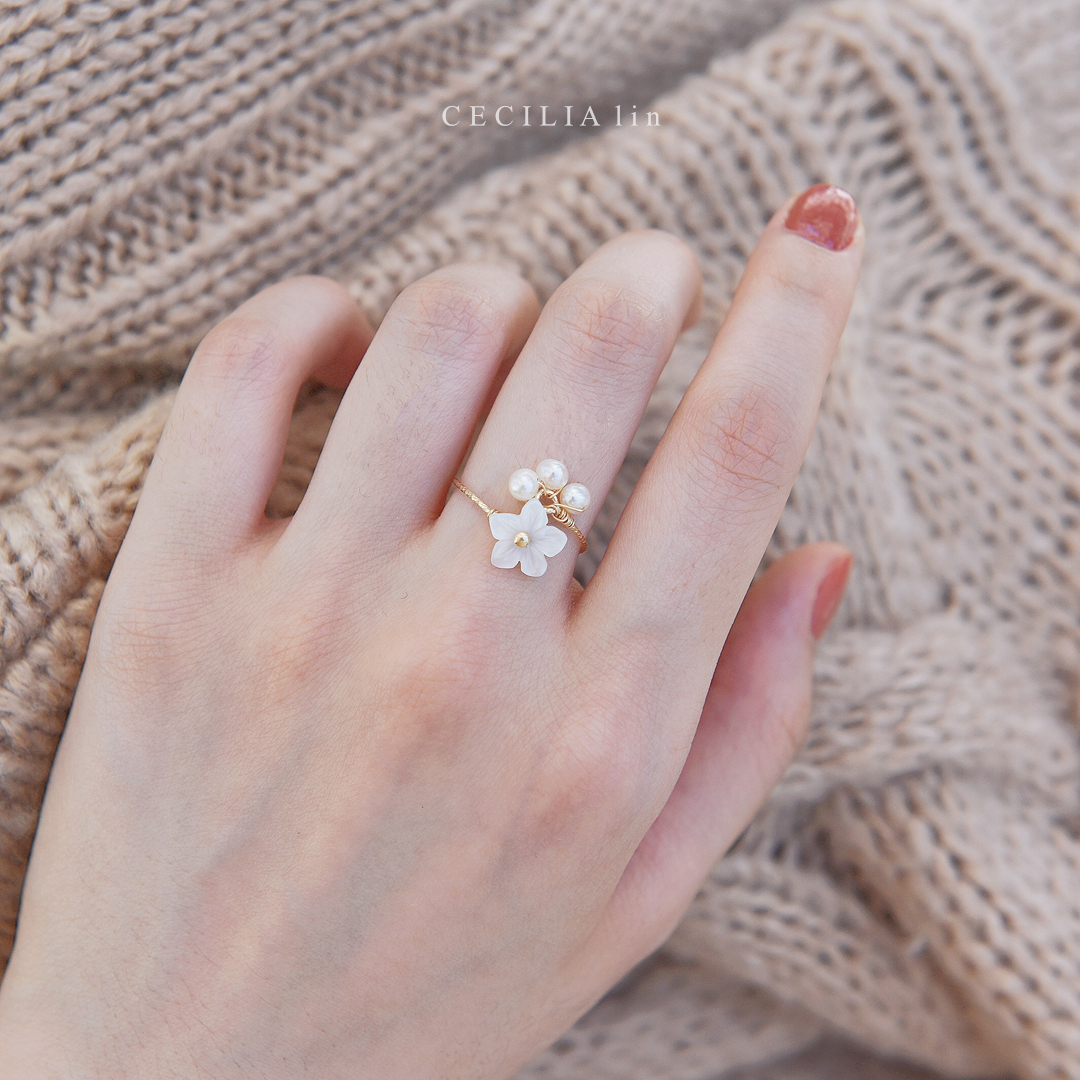 Sai Sai Lian original design Sichuan shell mother shell petal pearl 14K gold ring ring tail ring does not fade ins female