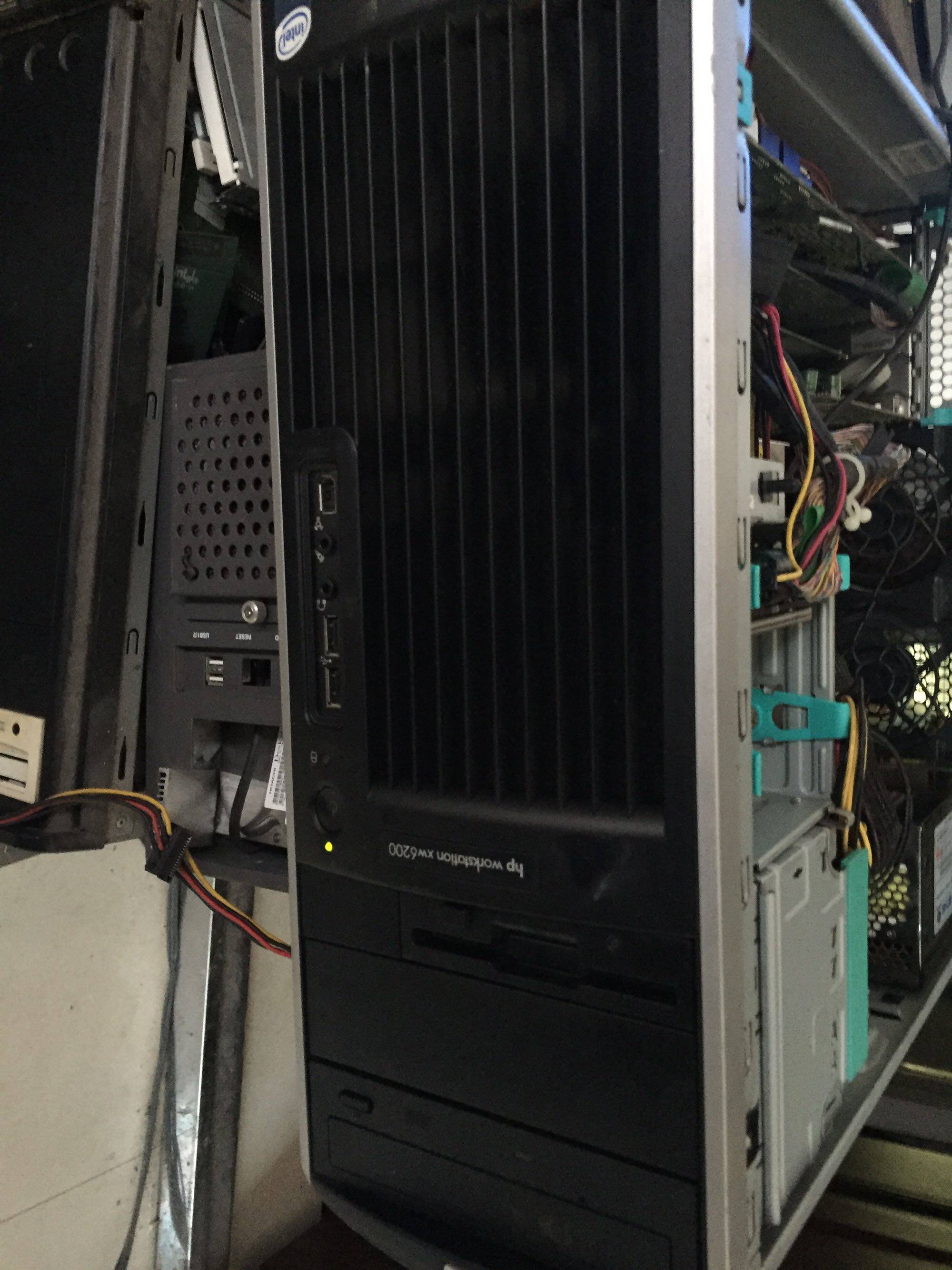 HP XW6200 Workstation 2 8 * 2 1G FX540 graphics card