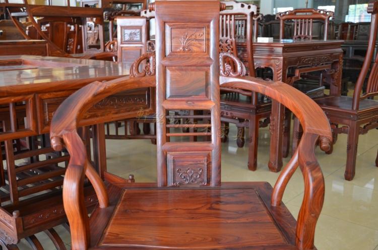 Gỗ rắn mới chạm khắc cung điện Elm phòng khách sofa bàn cà phê 3 mảnh đặt Trung Quốc Taishi ghế cổ đồ nội thất - Bộ đồ nội thất mẫu giường gỗ đẹp