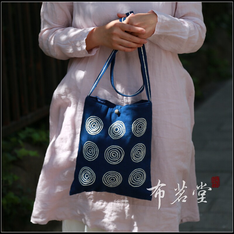 Cloth Drinking Hall handmade Spurs embroidered embroidered satchel with small number Spurs triangular Spurs Triangle Flora Blue Dye Cloth Bag