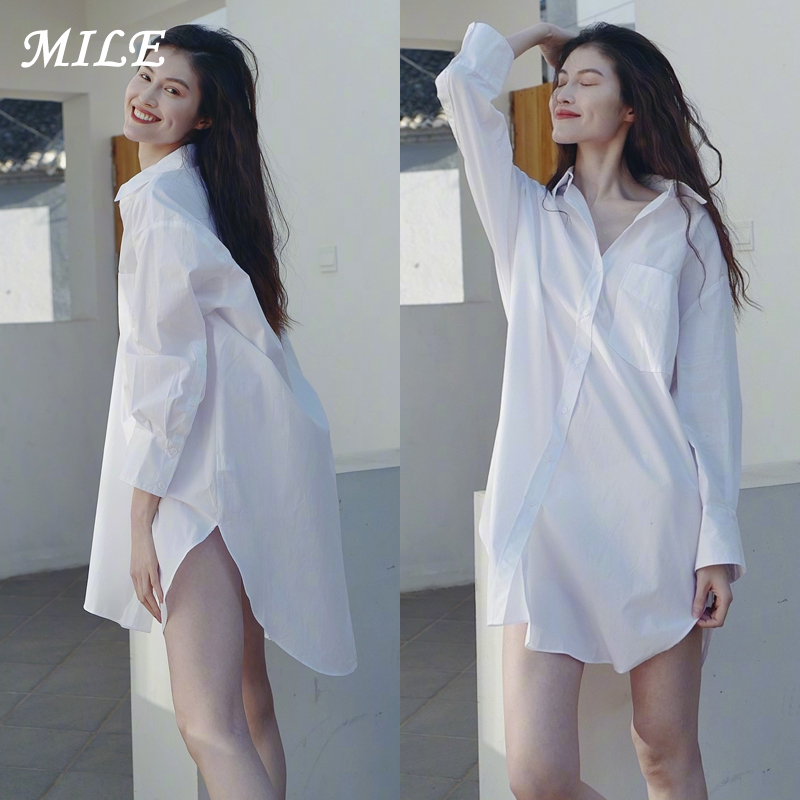 White Fashionable Boyfriend-Style Loose Shirt Similar to He Sui's Supermodel Look, Lazy and Stylish, Sun-Protective, with a Missing Bottom (Bf Style)