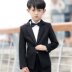 High-end childrens mens phù hợp với chiếc váy phù hợp với trẻ em trong chương trình con lớn cho thấy trẻ em ăn mặc cậu bé nhỏ phù hợp với custom-made. 