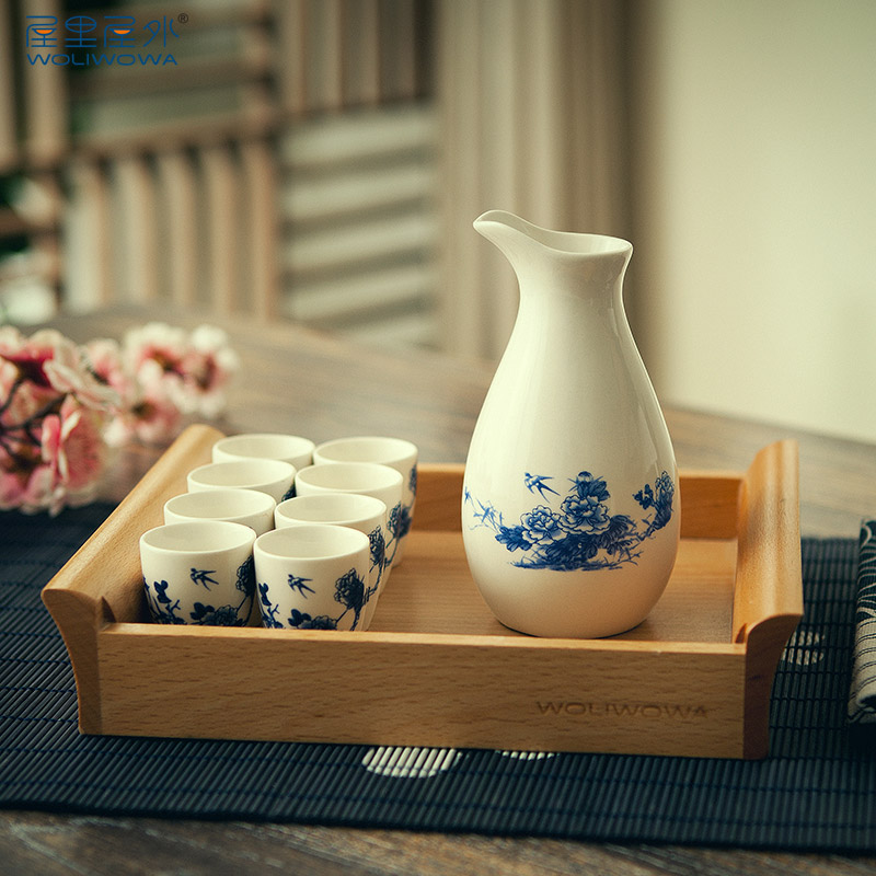 Creative wine suits for Chinese antique blue and white porcelain liquor hip flask glass China wind koubei liquor cup