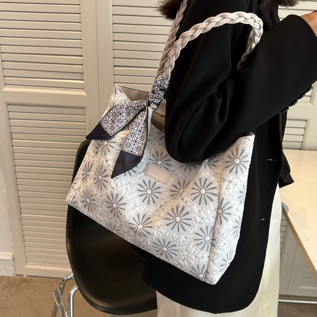 Women's large-capacity bag women's bag 2023 autumn and winter new all-match commuting shoulder bag college students class tote bag