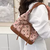 Весенняя вместительная и большая сумка через плечо с бантиком, сумка подмышку, тренд сезона, подходит для студента