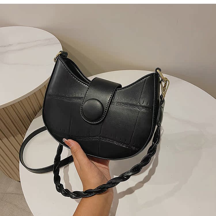 Popular Bags 2021 New Bags Messenger Bag Texture Retro Single Shoulder Saddle Bag display picture 3