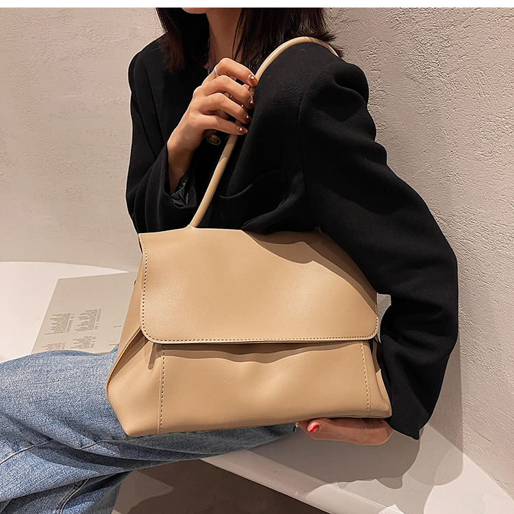 Autumn/winter Retro Bag Large Capacity Messenger Bag Commuter Shoulder Bag Portable Tote Bag display picture 13