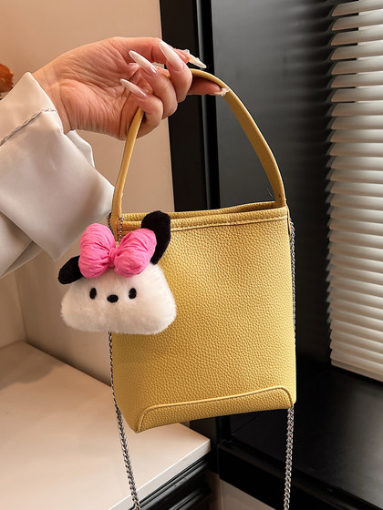 夏天流行爆款小包包女2025新款时尚百搭链条斜挎包超火手提水桶包