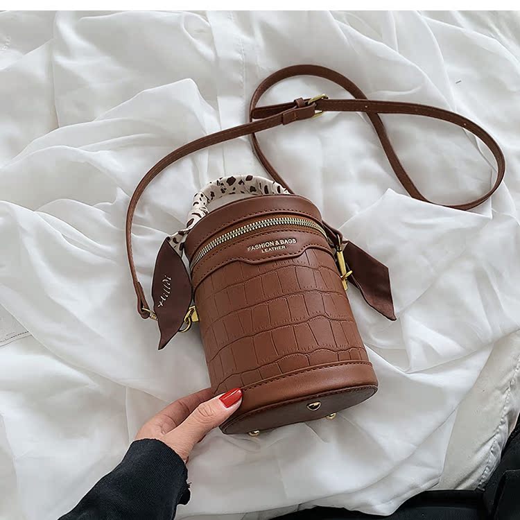 Autumn And Winter New Trendy Stone Pattern Portable Shoulder Texture Fashion Diagonal Bucket Bag display picture 4