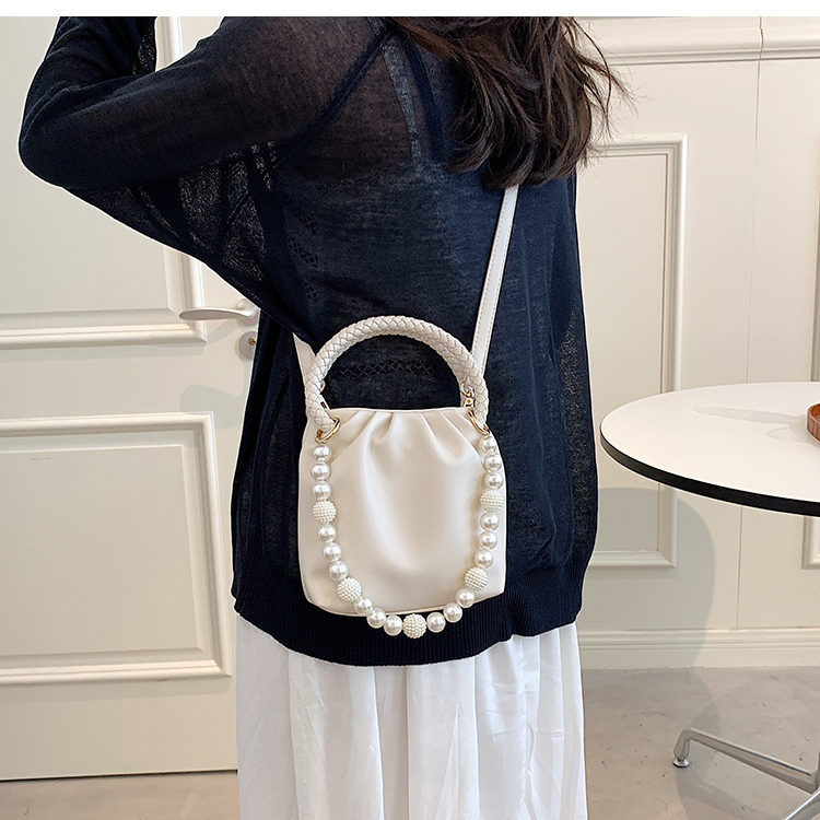 Nihaojewelry Wholesale Fashion Beads Handle Solid Color Messenger Bucket Bag display picture 6