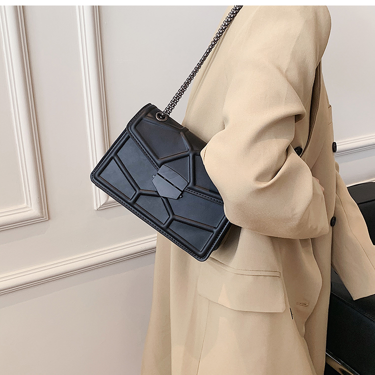 Popular Rhombic Chain Bag 2021 New Bag Autumn Messenger Bag Texture One-shoulder Small Square Bag display picture 9