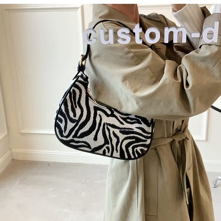 Autumn And Winter Small 2021 New  Messenger Shoulder Underarm Bag Wild Half-moon Bag display picture 7