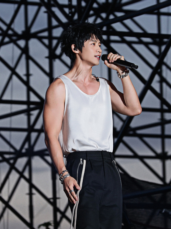 Wei Chen Style Sleeveless T-Shirt for Men, Summer Acetate Satin Vest, Inner Layer Base Shirt, American Style White Tank Top, Trendy