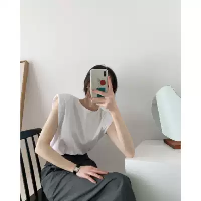 ICTS fashionable upgrade with memory point of design black and white shoulder shoulder shoulder retro wide shoulder sleeveless Tee