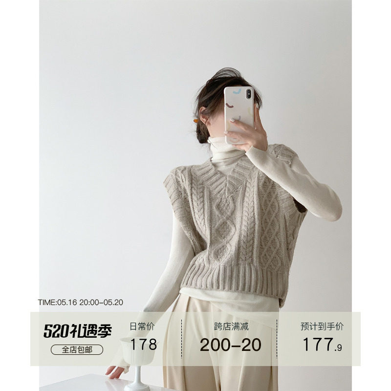 ICTS when gentle swoops the empty oat - coloured strand texture of small V - collar coarse needle weaving a knitted vest